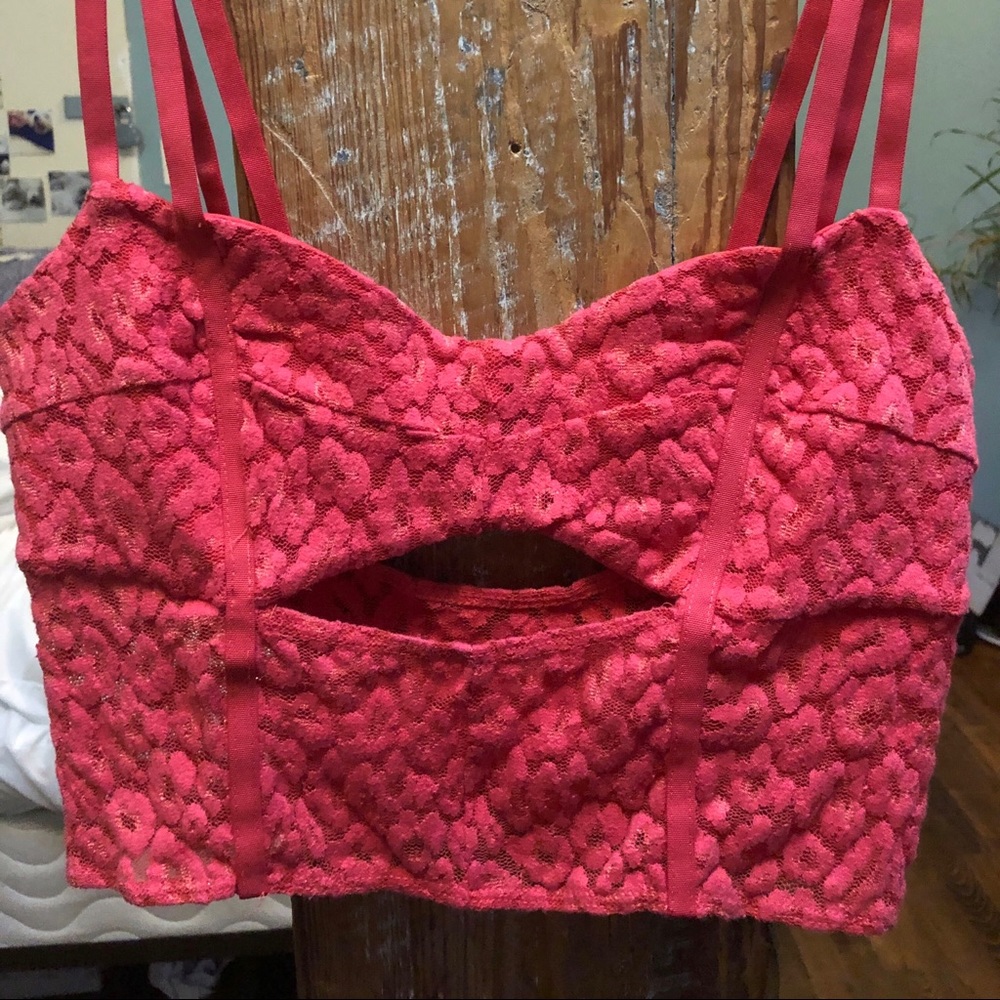 UO Silence + Noise Pink Lace Crop Top Medium